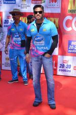 Sunil Shetty at CCL Red Carpet in Broabourne, Mumbai on 10th Jan 2015